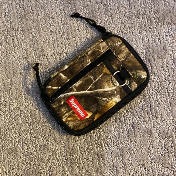 Supreme Wallet - Picture 2 of 2